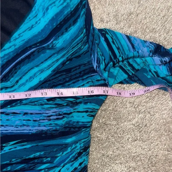 Vintage and Gorgeous- The Bluish colors in this dress are vibrant and Noticeable - Picture 11 of 13